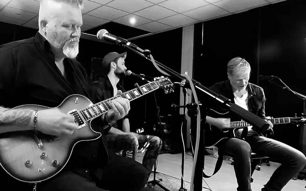 animation musicale pour cocktail en live avec le groupe acoustique Fcom